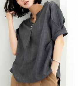 BELLUNA（ベルーナ）の「麻調合繊パール付タックデザインブラウス（ブラウス）」