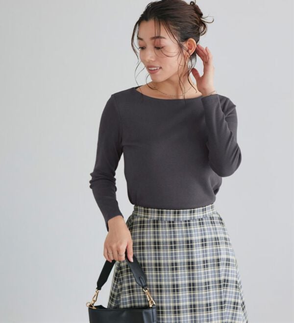 Pierrot（ピエロ）の「【ネックが選べる】テレコリブカットソー（カットソー）」｜詳細画像