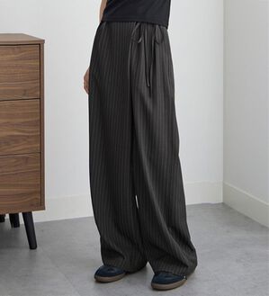 CHAN ME（チャンミ）の「ラップタックオーバーワイドスラックス（ワイドパンツ・ガウチョ）」｜チャコールストライプ