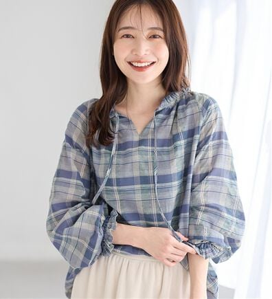 Viola e Viola（ヴィオラ エ ヴィオラ）の「華やかチェック柄カフタンブラウス（ブラウス）」