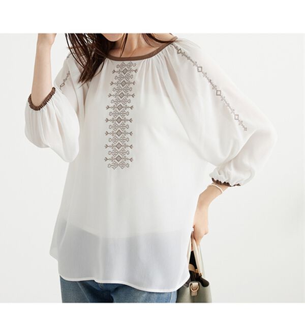 BELLUNA（ベルーナ）の「シフォン素材刺しゅうデザインブラウス（ブラウス）」｜詳細画像