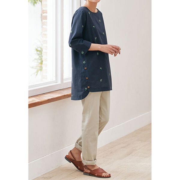 BELLUNA（ベルーナ）の「ミニ刺しゅうボタン付チュニック（チュニック）」｜詳細画像