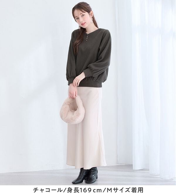 alotta（アロッタ）の「ふんわりリブニットソー金ボタントップス（カットソー）」｜詳細画像