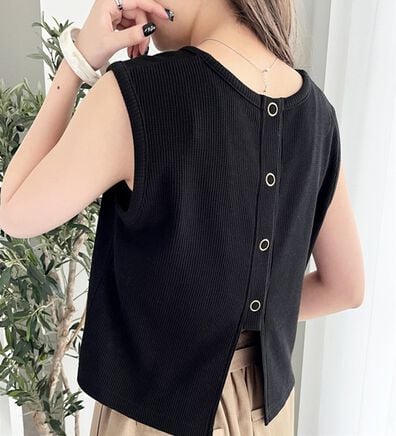 GeeRA（ジーラ）の「スナップボタンワッフルクロップドトップス（カットソー）」