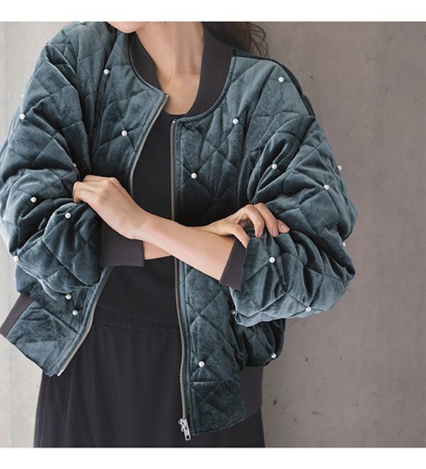 yori ヘムフリルキルトショートコート　ブラック 【2023AW】 11月下旬発送予定ヘムフリルキルトショートコート 【2023AW