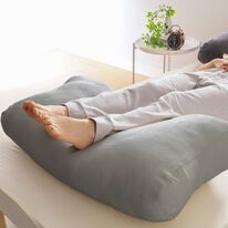 iellio（イエリオ）の「もっちもちボリューム足枕＜フットピロー・抱き枕・クッション・脚枕＞（枕）」