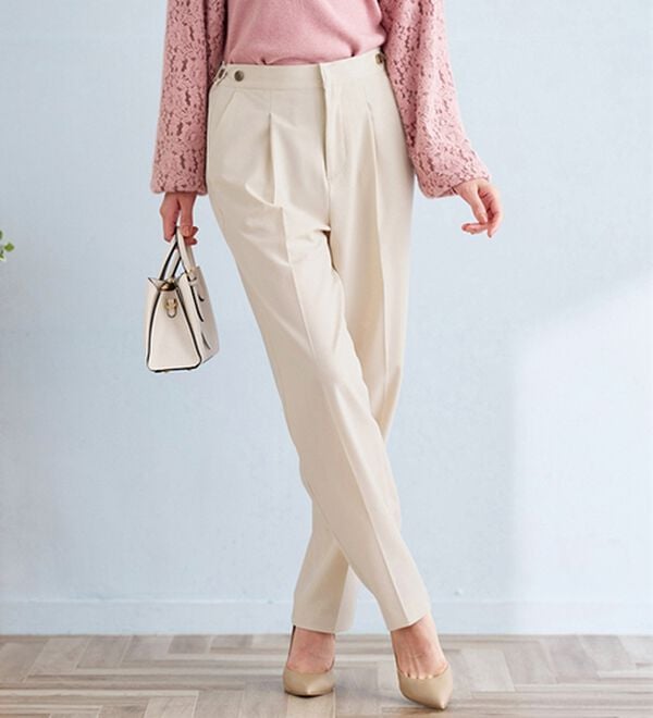 BELLUNA（ベルーナ）の「こっそりおなかがラクラク！ボタン使いウエスト調整テーパードパンツ（テーパードパンツ）」｜詳細画像