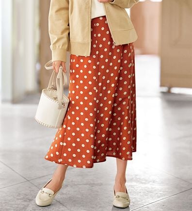 BELLUNA（ベルーナ）の「麻混素材ドット柄フレアースカート（ロングスカート）」