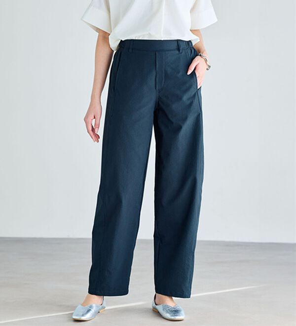 BELLUNA（ベルーナ）の「風通る！サッカー素材バレルパンツ（フルレングスパンツ）」｜ネイビー