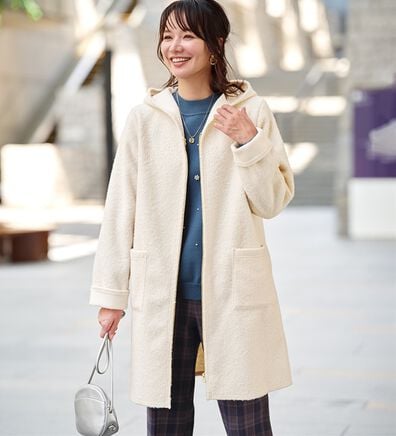 BELLUNA（ベルーナ）の「ボア素材フードデザインコート（ロングコート）」