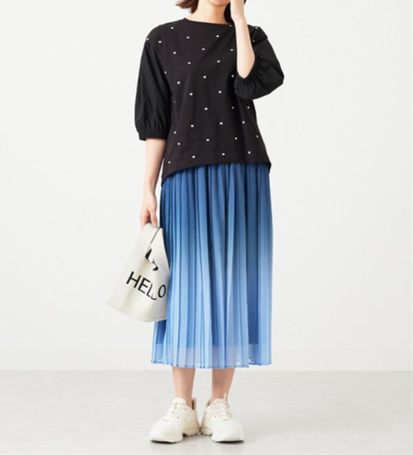 BELLUNA（ベルーナ）の「ドット刺しゅうデザイン袖切替プルオーバー（カットソー）」｜詳細画像
