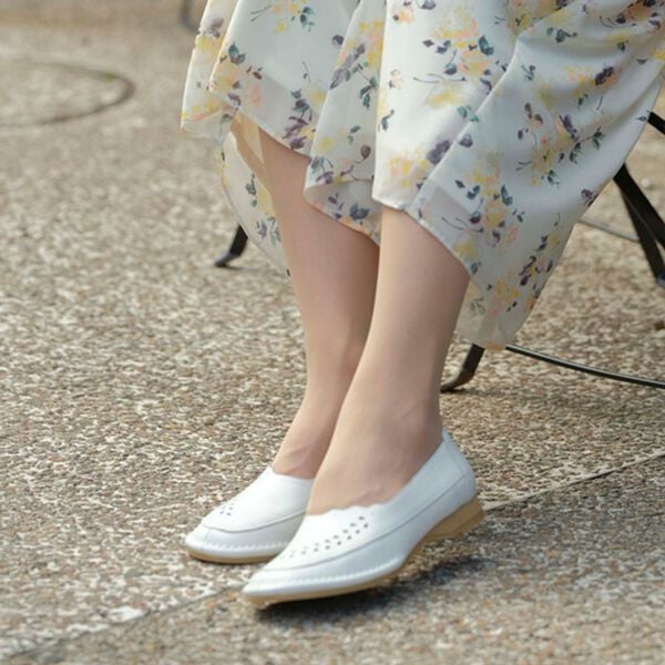 BELLUNA（ベルーナ）の「イタリアンレザーパンチング日本製パンプス（パンプス）」｜詳細画像