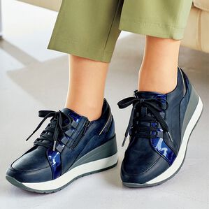 BELLUNA（ベルーナ）の「切替デザインスタイルアップスニーカー（スニーカー）」｜ネイビー