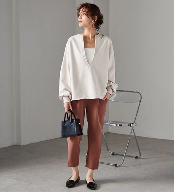 RANAN（ラナン）の「裏起毛Ｖネックロゴ刺しゅうスウェット（トレーナー・スウェット）」｜詳細画像