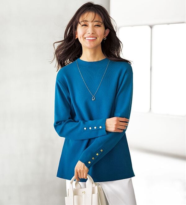 BELLUNA（ベルーナ）の「もちもち袖ボタンニットプルオーバー（ニット・セーター）」｜ブルー