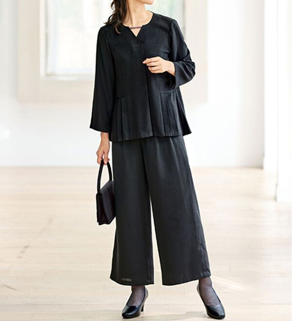 BELLUNA（ベルーナ）の「パール付ブラウスワイドパンツセットアップ（ブラックフォーマル（喪服・礼服））」｜黒