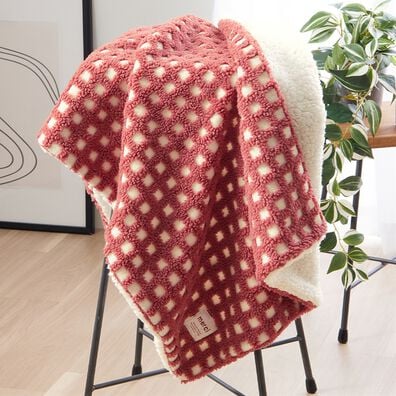 iellio（イエリオ）の「ボアチェックひざ掛け＜ブランケット・毛布＞（肌掛布団・タオルケット）」