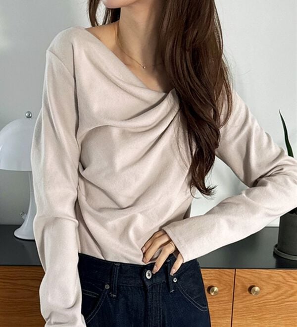 GeeRA（ジーラ）の「ドレープデザインカットソー（カットソー）」｜詳細画像