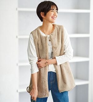 BELLUNA（ベルーナ）の「ホック付もこもこファーベスト（ベスト）」｜ベージュ