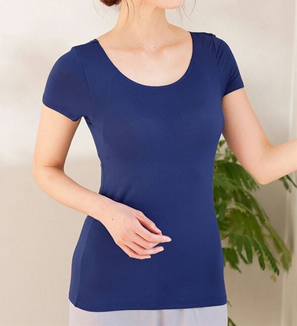 LAVIENNE（ラヴィエンヌ）の「【夏の汗対策に！】カップ付半袖インナー＜さらりラボ＞（ブラトップ・カップ付きインナー）」｜詳細画像