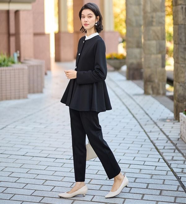 GeeRA（ジーラ）の「【２点セット】ペプラムジャケットテーパードパンツセットアップスーツ（パンツスーツ）」｜詳細画像