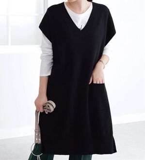 BELLUNA（ベルーナ）の「Ｖネックニットチュニックベスト（ベスト）」｜黒