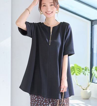 Viola e Viola（ヴィオラ エ ヴィオラ）の「ひんやり＆シワになりにくい　エンボス素材Ａラインチュニック（チュニック）」