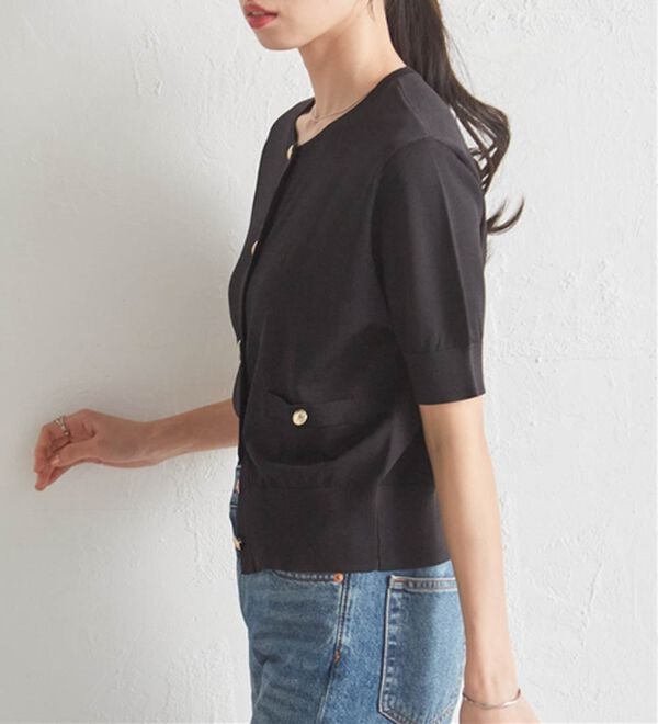 RANAN（ラナン）の「ゴールド調ボタン5分袖ニットカーデ（ニットカーディガン）」｜詳細画像