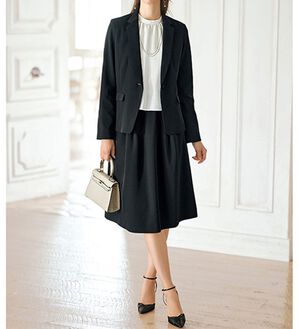 BELLUNA（ベルーナ）の「快適！ストレッチ素材ワンピースアンサンブル（ワンピースセットスーツ）」｜黒系