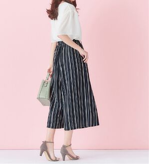 alotta（アロッタ）の「【４つの機能付】ひんやりドレープパンツ（ワイドパンツ・ガウチョ）」｜ネイビー系ストライプ