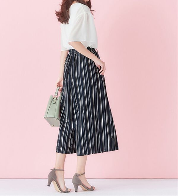 alotta（アロッタ）の「【４つの機能付】ひんやりドレープパンツ（ワイドパンツ・ガウチョ）」｜ネイビー系ストライプ