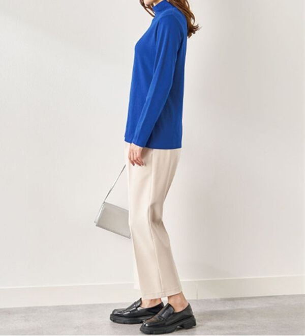 BELLUNA（ベルーナ）の「吸湿発熱ハイネックプルオーバー（カットソー）」｜詳細画像