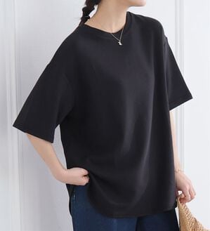 A HAPPY MARILYN（アハッピーマリリン）の「【Ｍ～８Ｌ】【ハッピーさらりん】裾ラウンド五分袖Ｔシャツ（Tシャツ）」｜ブラック
