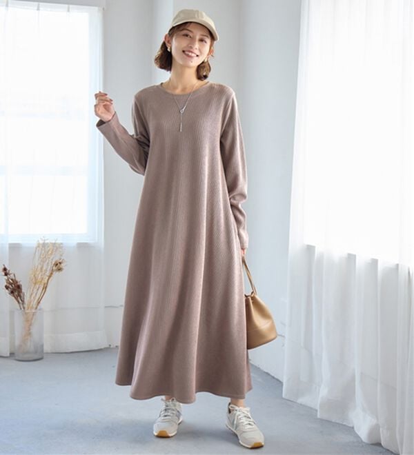 Viola e Viola（ヴィオラ エ ヴィオラ）の「ふくれジャカードフレアワンピ（カットソーワンピース）」｜モカ