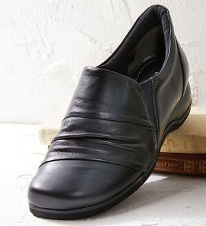 BELLUNA（ベルーナ）の「お買得！５Ｅ牛革シャーリングシューズ（スリッポン）」｜黒