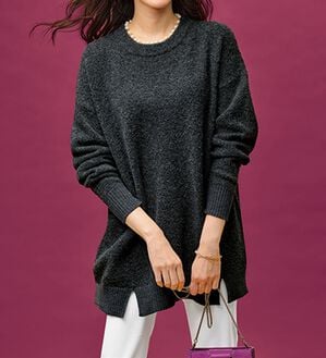 BELLUNA（ベルーナ）の「ブークレ素材衿パールニットプルオーバー（ニット・セーター）」｜チャコール系