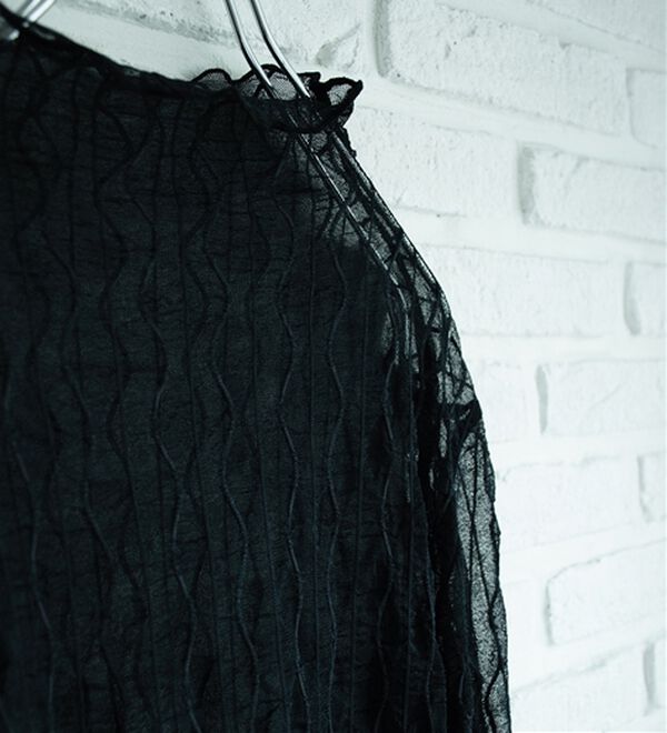 BELLUNA（ベルーナ）の「波柄立体ジャカードシアーインナー（カットソー）」｜詳細画像