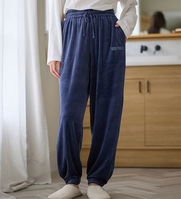 LAVIENNE（ラヴィエンヌ）の「まるで毛布！吸湿発熱ジョガーパンツ（その他パンツ）」｜ネイビー