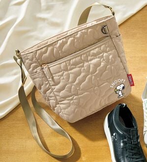 BELLUNA（ベルーナ）の「＜ピーナッツ＞キルティングショルダー（ショルダーバッグ）」｜ベージュ