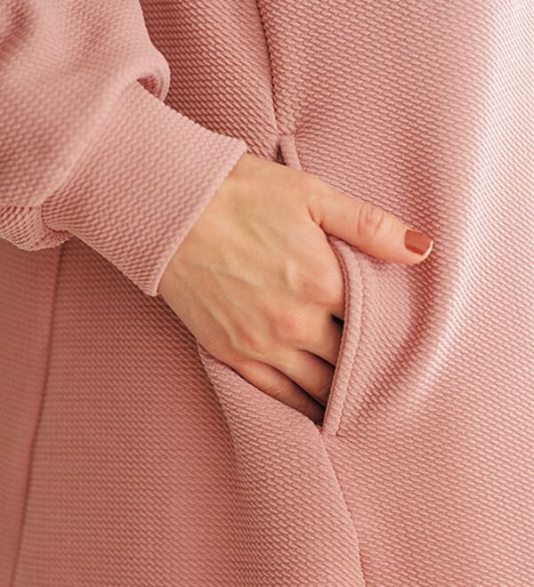 BELLUNA（ベルーナ）の「【快適Ｌａｂ．】裏起毛ジャカード素材ロゴワンピース（カットソーワンピース）」｜詳細画像