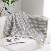 iellio（イエリオ）の「ボアチェックひざ掛け＜ブランケット・毛布＞（肌掛布団・タオルケット）」