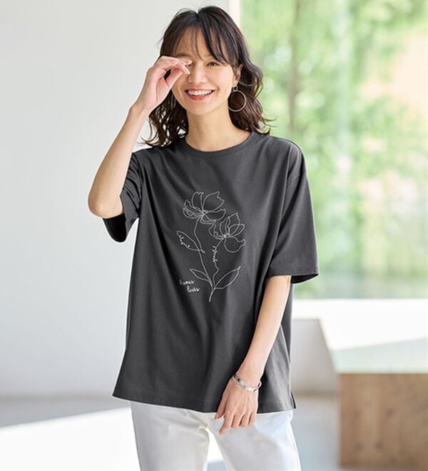 BELLUNA（ベルーナ）の「汗ジミ対策！よれない大人のプリントＴシャツ（Tシャツ）」｜チャコール