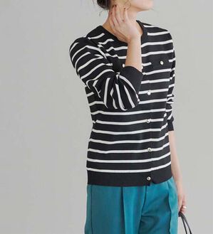 Pierrot（ピエロ）の「上品見えスポンジニットゴールドボタンカーディガン（ニットカーディガン）」｜詳細画像