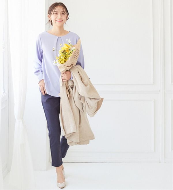 alotta（アロッタ）の「袖パール調ボタン付きタックブラウス（ブラウス）」｜ライトブルー