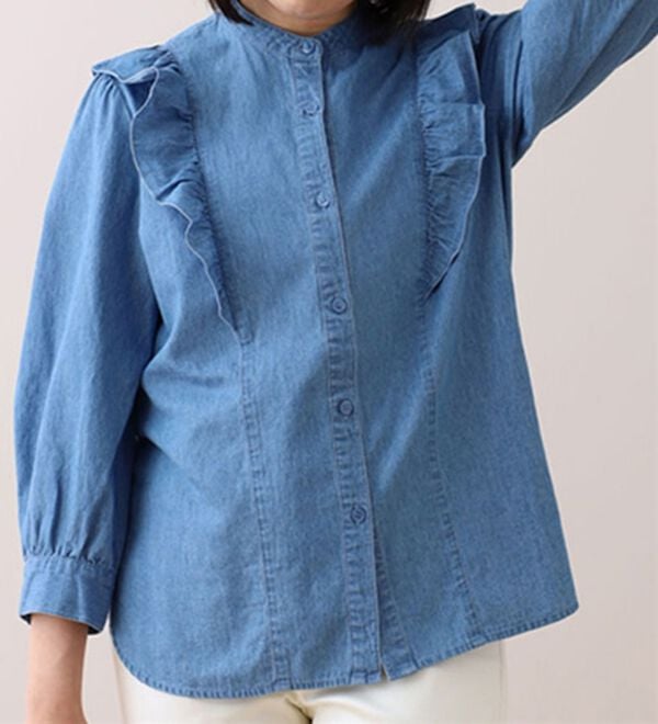 BELLUNA（ベルーナ）の「デニム素材フリルデザインブラウス（ブラウス）」｜ブルー