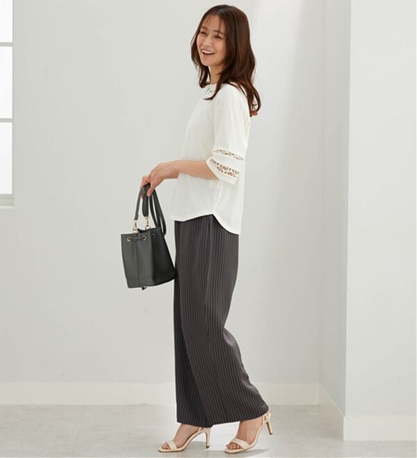 BELLUNA（ベルーナ）の「衿＆袖ハシゴレース使いプルオーバー（カットソー）」｜詳細画像