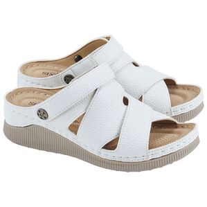 BELLUNA（ベルーナ）の「柔らかレザー調２ＷＡＹサンダル（サンダル・ミュール）」｜白