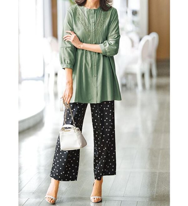 BELLUNA（ベルーナ）の「花柄レースピンタックシャツチュニック（チュニック）」｜詳細画像