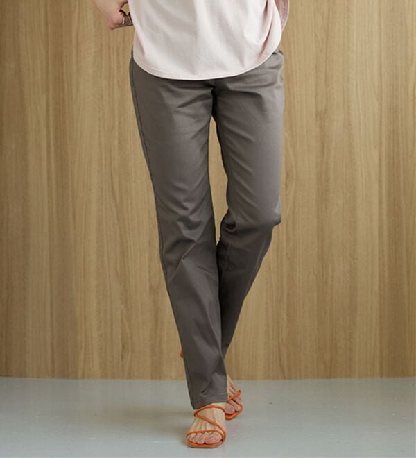 BELLUNA（ベルーナ）の「サラリ速乾！綿サテンストレッチカラーパンツ（フルレングスパンツ）」｜詳細画像