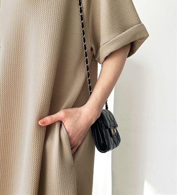 GeeRA（ジーラ）の「【ひんやり/着痩せ】ハーフジップ大人Ｔシャツワンピース（カットソーワンピース）」｜詳細画像